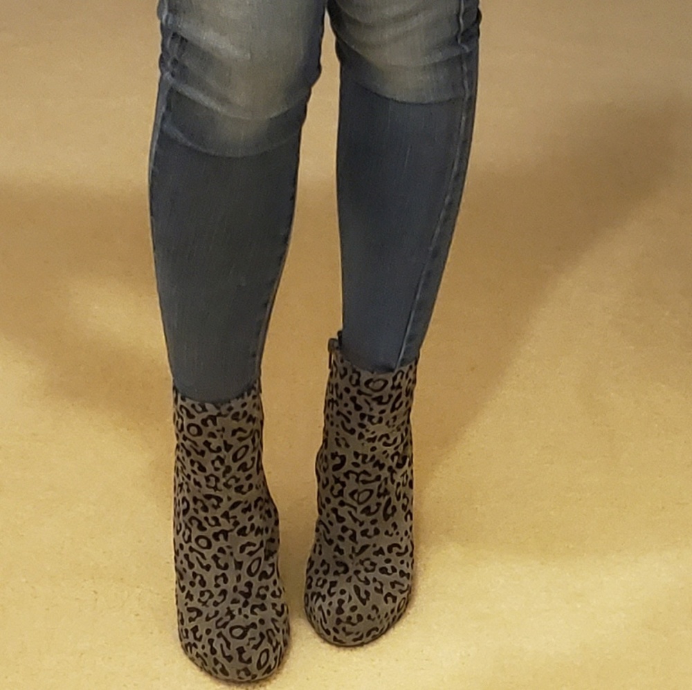 Gray leopard print platform booties - Picture 7 of 8